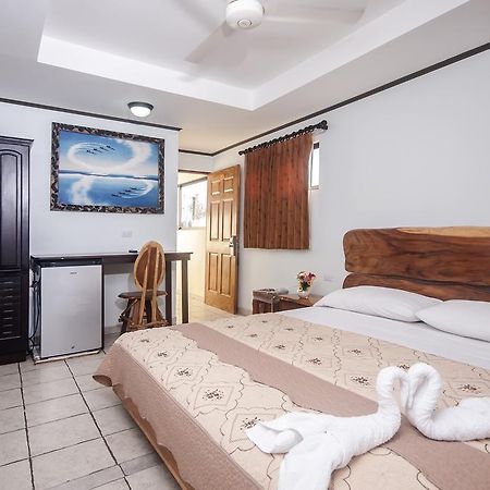 Cadillac Rock Beach Hotel Jaco Room photo