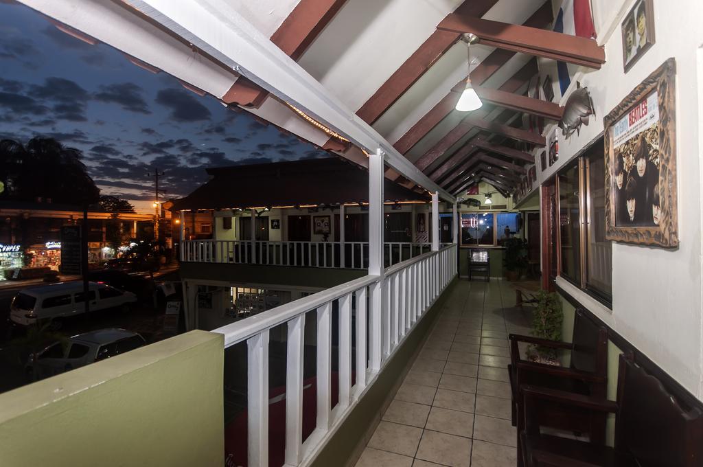Cadillac Rock Beach Hotel Jaco Exterior photo