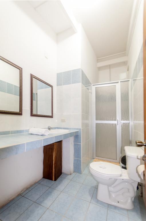 Cadillac Rock Beach Hotel Jaco Room photo