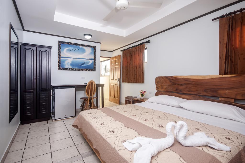 Cadillac Rock Beach Hotel Jaco Room photo