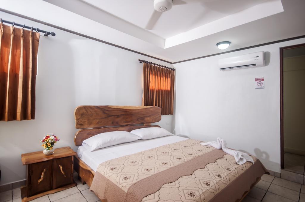 Cadillac Rock Beach Hotel Jaco Room photo
