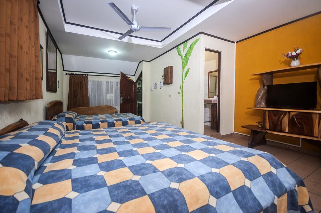 Cadillac Rock Beach Hotel Jaco Room photo