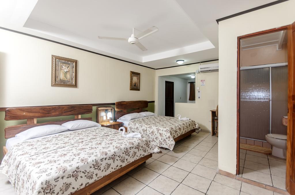 Cadillac Rock Beach Hotel Jaco Room photo