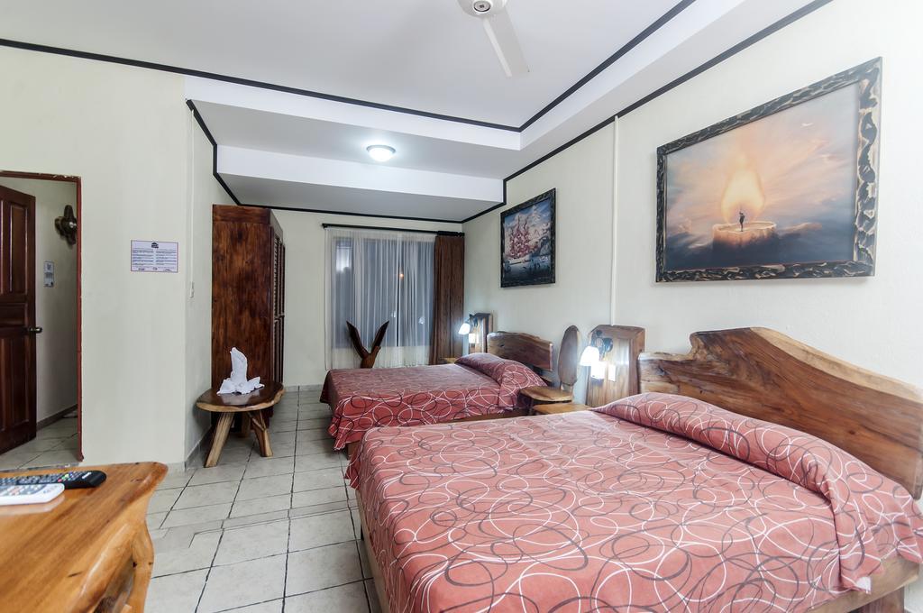 Cadillac Rock Beach Hotel Jaco Room photo