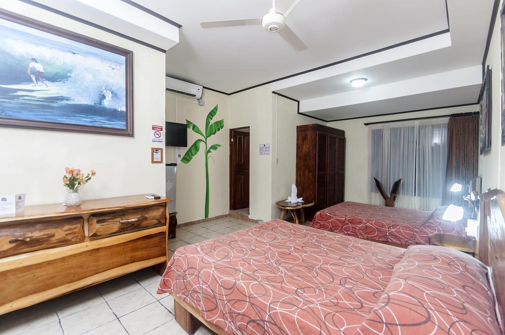 Cadillac Rock Beach Hotel Jaco Room photo
