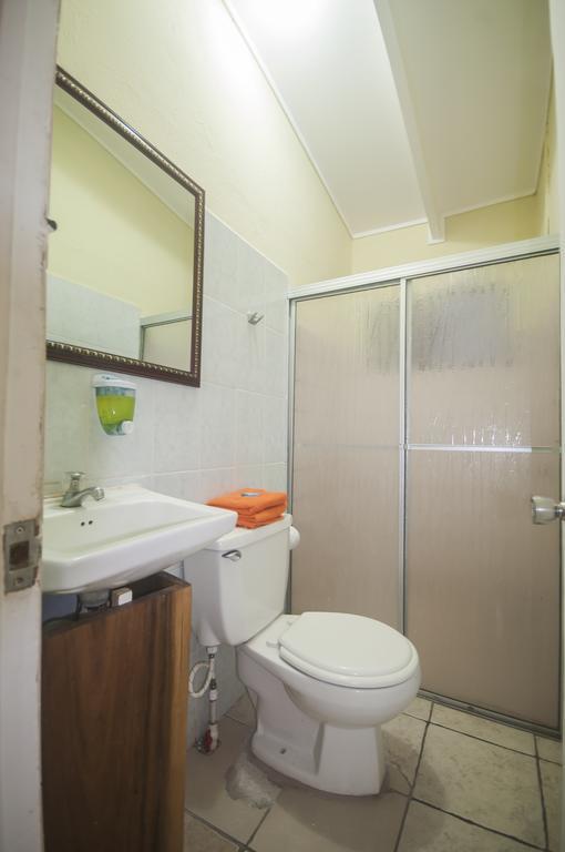 Cadillac Rock Beach Hotel Jaco Room photo