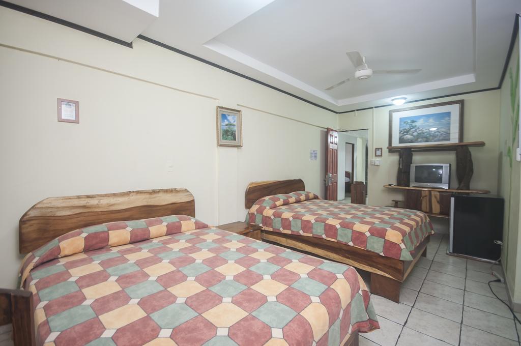 Cadillac Rock Beach Hotel Jaco Room photo