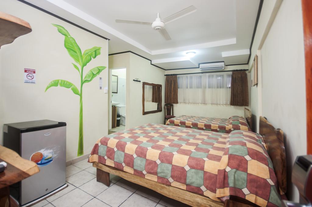 Cadillac Rock Beach Hotel Jaco Room photo