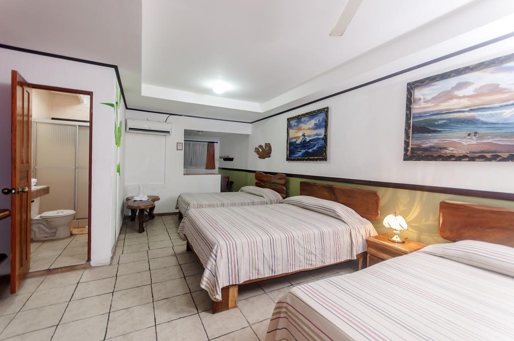 Cadillac Rock Beach Hotel Jaco Room photo