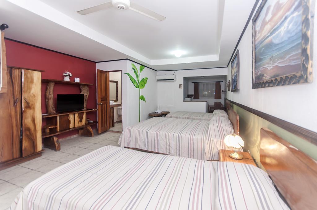 Cadillac Rock Beach Hotel Jaco Room photo
