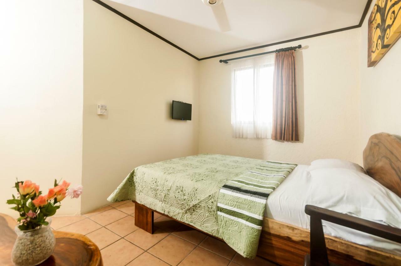 Cadillac Rock Beach Hotel Jaco Exterior photo