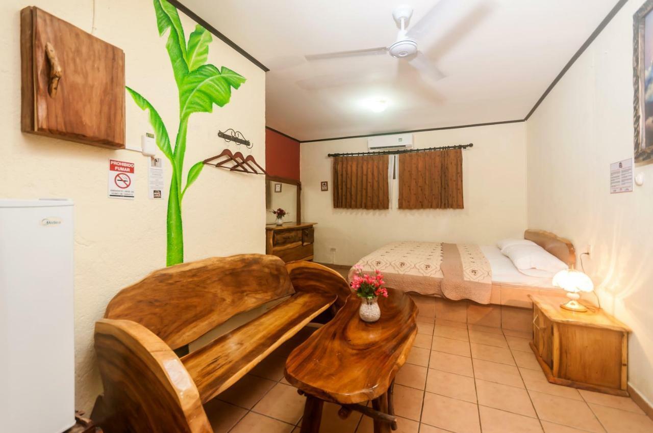 Cadillac Rock Beach Hotel Jaco Exterior photo
