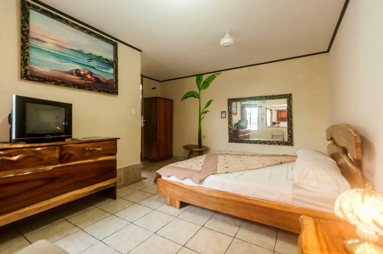 Cadillac Rock Beach Hotel Jaco Exterior photo